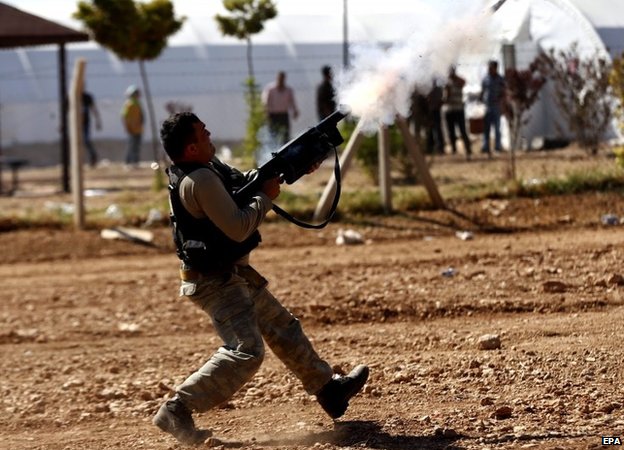 Turkish Army Uses Tear Gas to Move Press, Kurds from Border